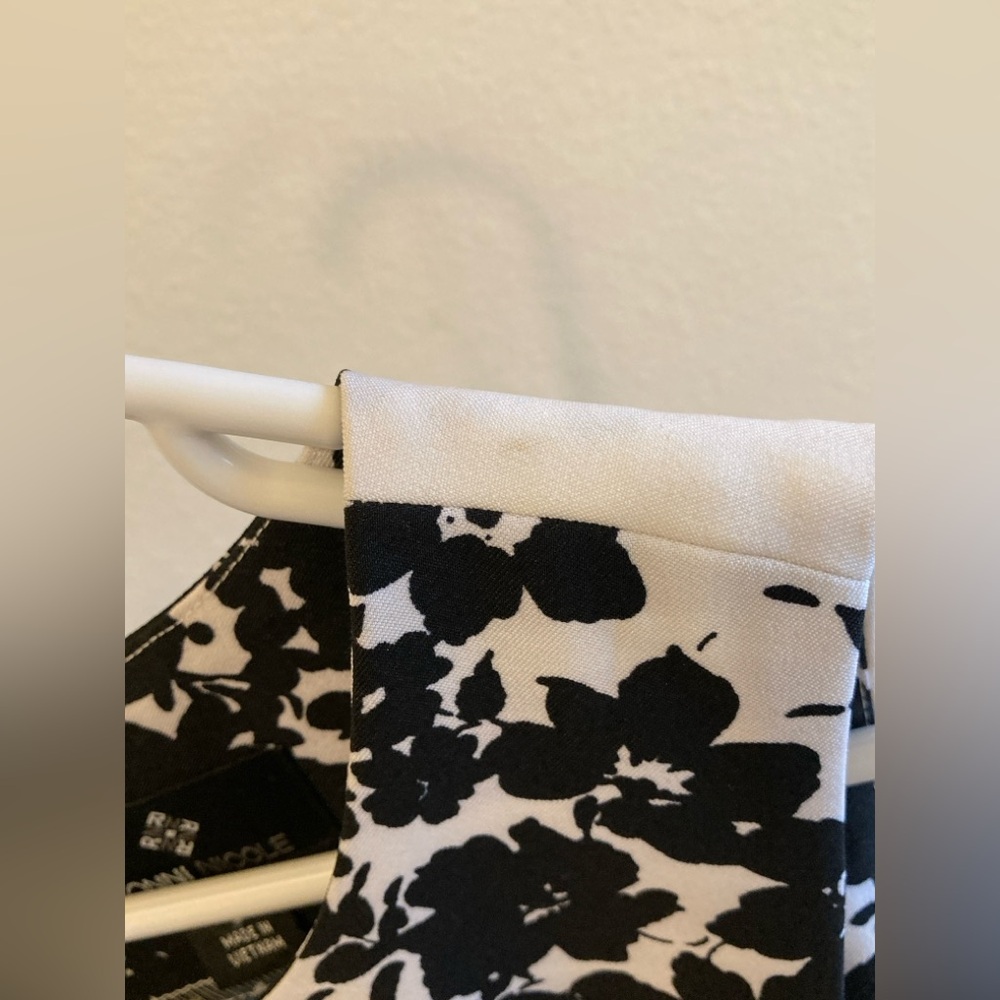 Ronni Nicole Black and White Floral Dress Size 8 - Picture 5 of 10